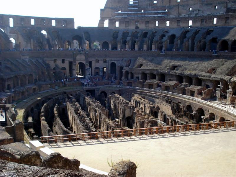 colisuem1.JPG - Roman Colosseum